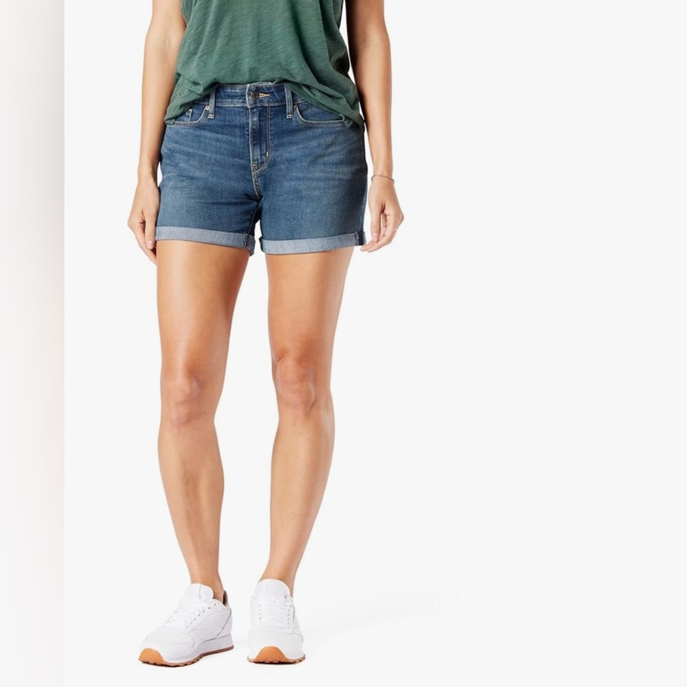 JCP women’s size 10 roll‎ cuff hem denim shorts low rise
